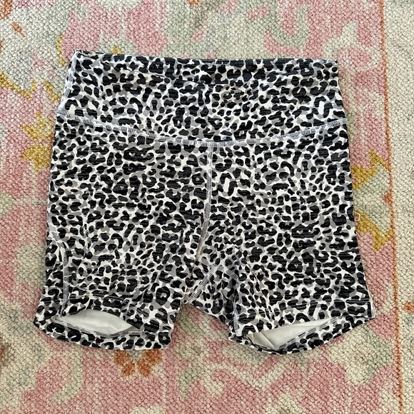 ov flex short 5" in snow leopard - Picture 2 of 3